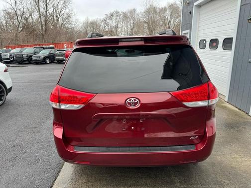 2014 Toyota Sienna XLE