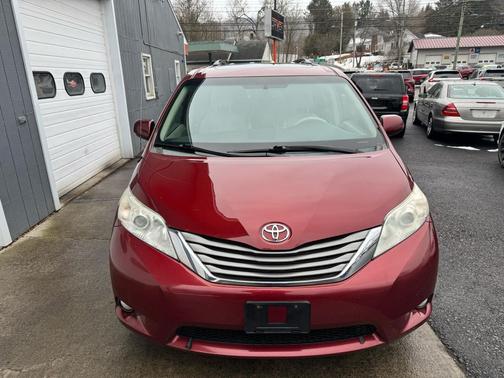 2014 Toyota Sienna XLE