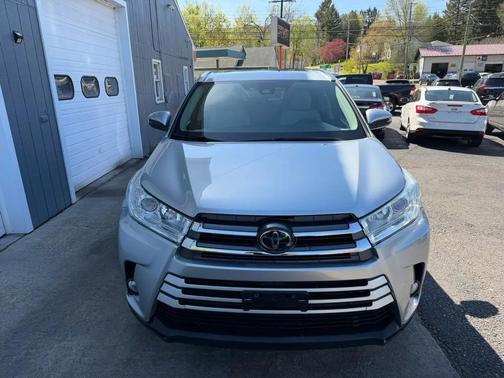 Celestial Silver Metallic 2017 Toyota Highlander XLE