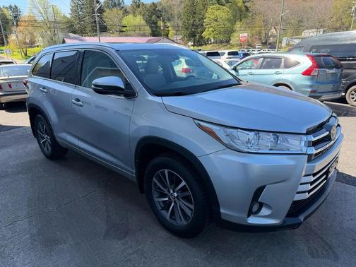 Celestial Silver Metallic 2017 Toyota Highlander XLE
