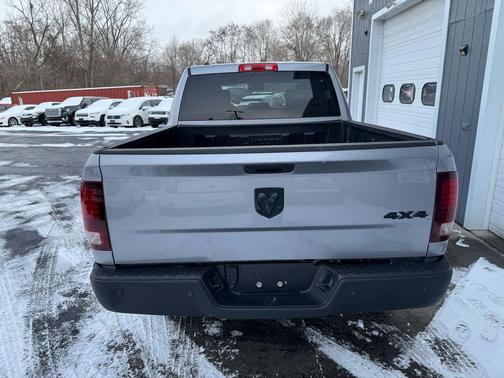 2024 RAM 1500 Classic Warlock Crew Cab 4x4 5'7' Box