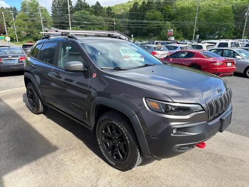 Granite Crystal Metallic 2019 Jeep Cherokee Trailhawk