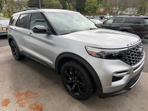 Iconic Silver Metallic 2023 Ford Explorer ST-Line