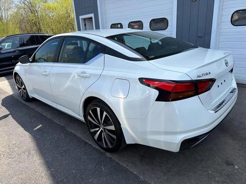 White 2019 Nissan Altima 2.5 SR