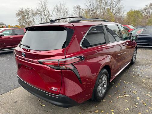 2021 Toyota Sienna XLE 7 Passenger