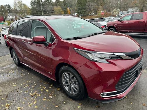 2021 Toyota Sienna XLE 7 Passenger
