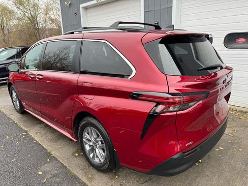 2021 Toyota Sienna XLE 7 Passenger