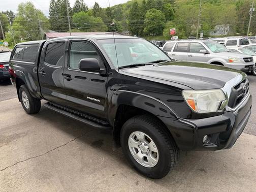Black 2015 Toyota Tacoma SR5