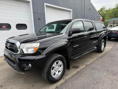 Black 2015 Toyota Tacoma SR5