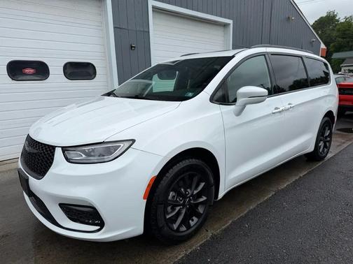 Bright White 2021 Chrysler Pacifica Limited