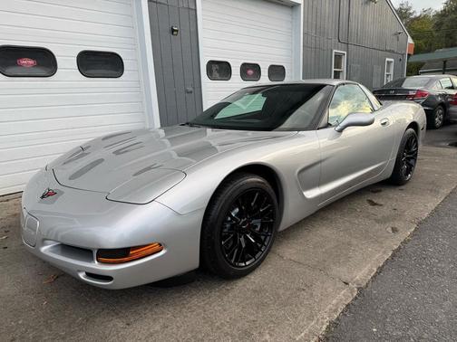 2001 Chevrolet Corvette Base