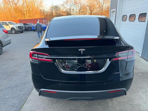 2022 Tesla Model X Plaid Tri Motor All-Wheel Drive