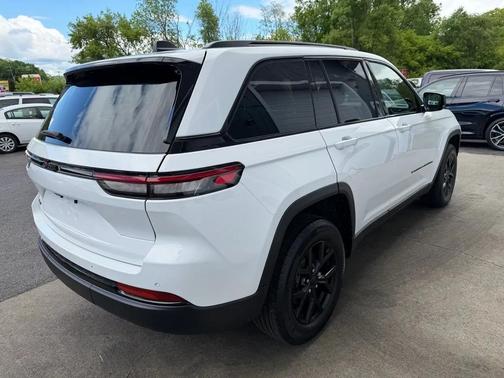 Bright White 2025 Jeep Grand Cherokee Altitude