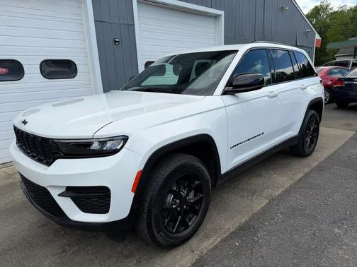 Bright White 2025 Jeep Grand Cherokee Altitude
