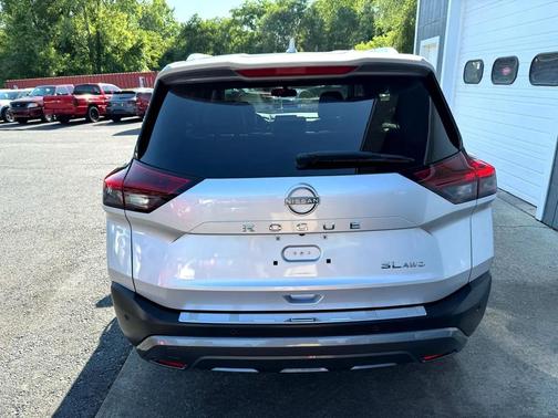 2022 Nissan Rogue SL