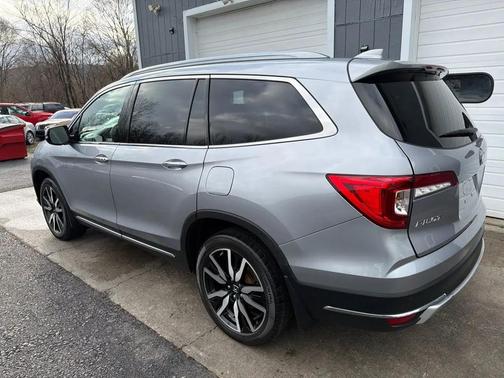 Lunar Silver Metallic 2022 Honda Pilot Touring 8-Passenger