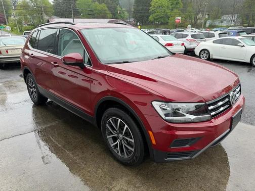 Cardinal Red Metallic 2019 Volkswagen Tiguan 2.0T SE 4MOTION