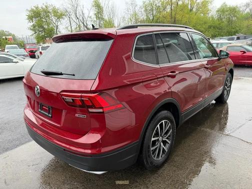 Cardinal Red Metallic 2019 Volkswagen Tiguan 2.0T SE 4MOTION
