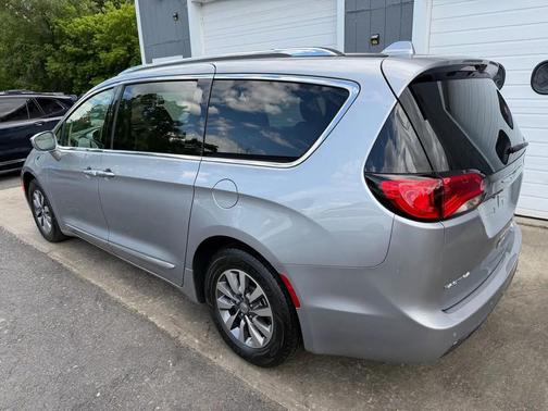 Billet Silver Metallic 2020 Chrysler Pacifica Hybrid Limited