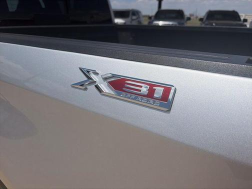 Quicksilver Metallic 2022 GMC Sierra 1500 SLT