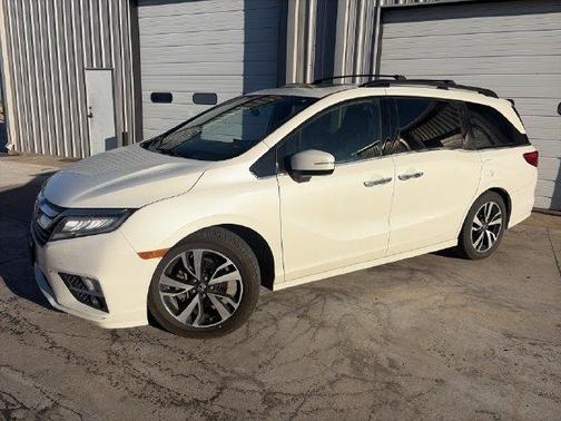 White 2018 Honda Odyssey Elite