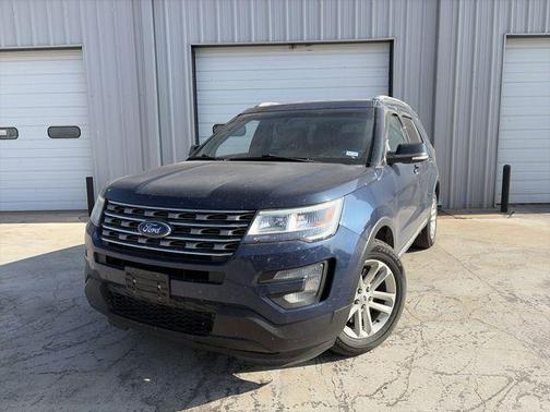 Black 2017 Ford Explorer XLT