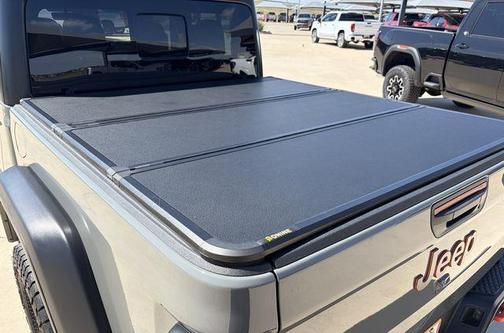 Sting Gray Clearcoat 2023 Jeep Gladiator Mojave