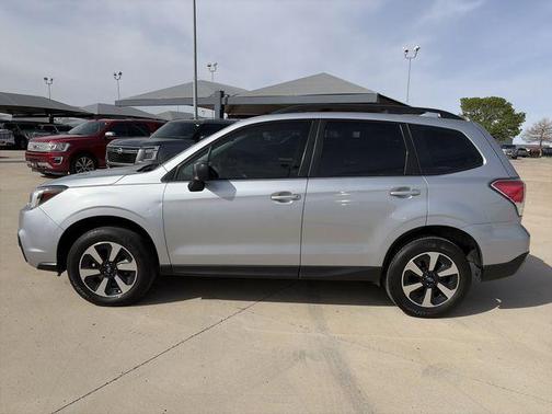 Ice Silver Metallic 2018 Subaru Forester 2.5i