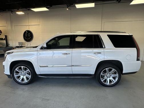 Crystal White Tricoat 2017 Cadillac Escalade Luxury