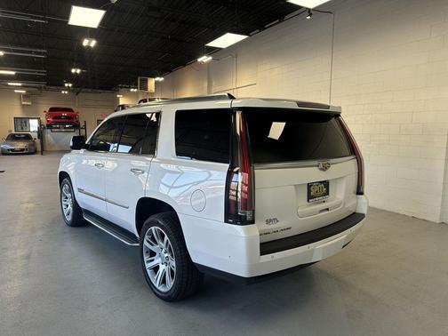 Crystal White Tricoat 2017 Cadillac Escalade Luxury
