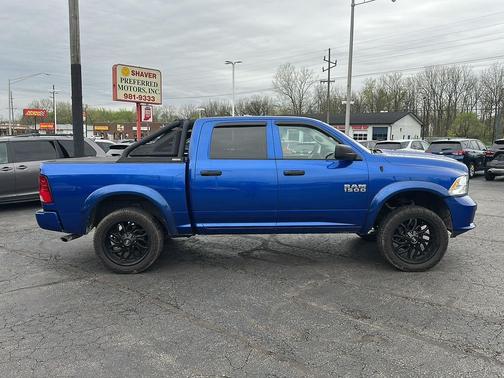 Brilliant Black Crystal Pearlcoat 2018 RAM 1500 Express