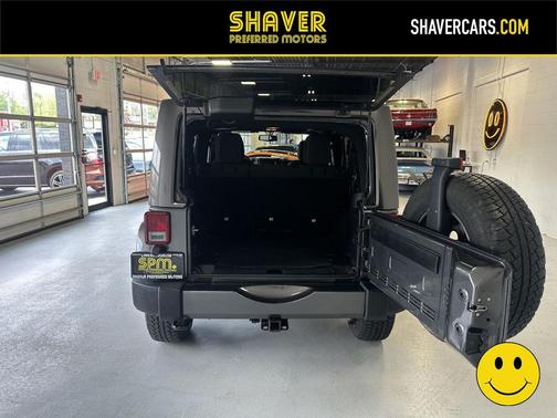 Granite Crystal Metallic Clearcoat 2016 Jeep Wrangler Unlimited Sahara