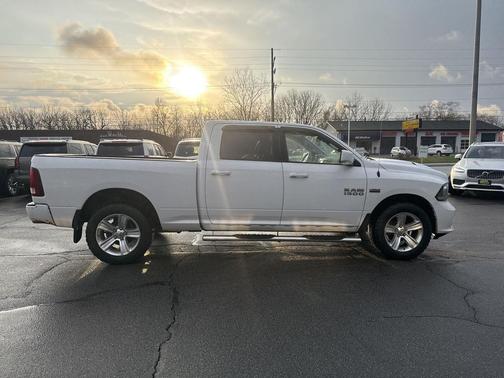 Bright White 2016 RAM 1500 Sport