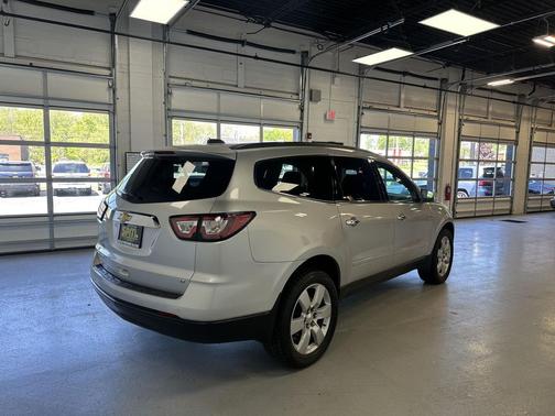 Silver Ice Metallic 2017 Chevrolet Traverse 1LT