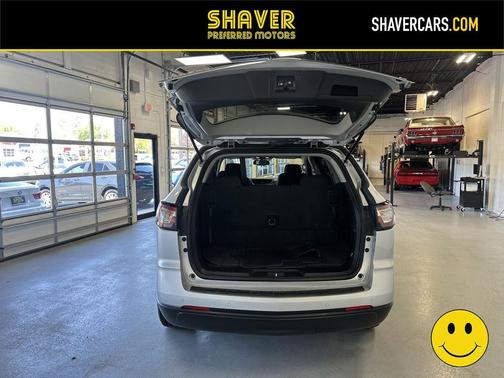 Silver Ice Metallic 2017 Chevrolet Traverse 1LT