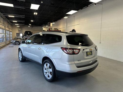 Silver Ice Metallic 2017 Chevrolet Traverse 1LT