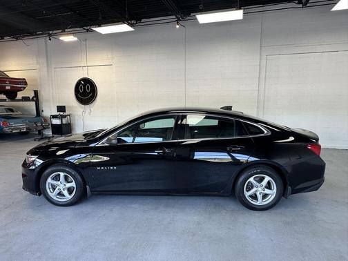 Mosaic Black Metallic 2017 Chevrolet Malibu 1LS