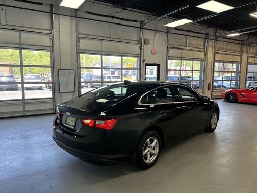 Mosaic Black Metallic 2017 Chevrolet Malibu 1LS