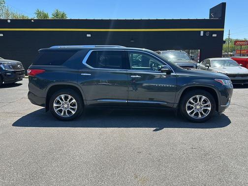 Graphite Metallic 2018 Chevrolet Traverse Premier