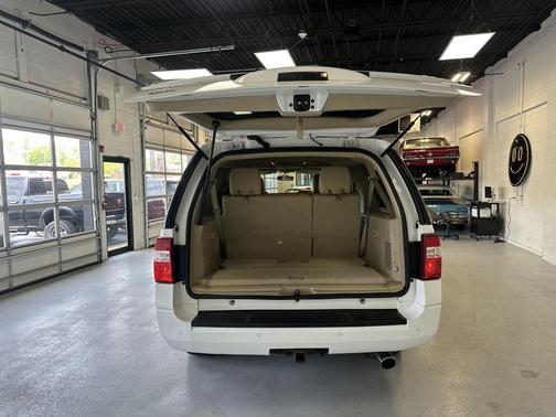 Oxford White 2017 Ford Expedition EL XLT