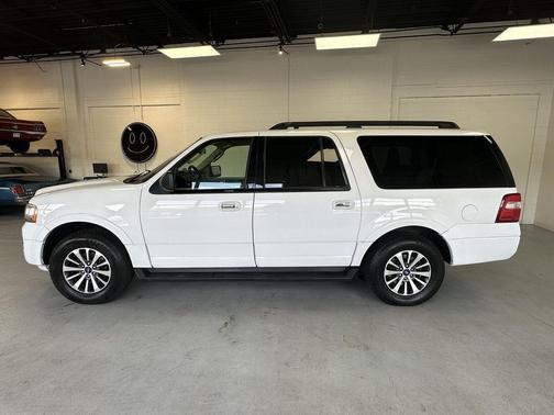 Oxford White 2017 Ford Expedition EL XLT