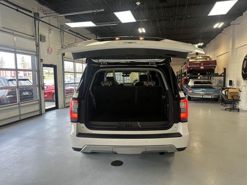 White Platinum Metallic Tri-Coat 2018 Ford Expedition Limited