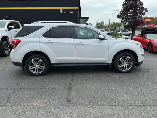 Iridescent Pearl Tricoat 2017 Chevrolet Equinox Premier