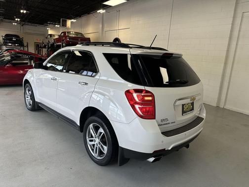 Iridescent Pearl Tricoat 2017 Chevrolet Equinox Premier