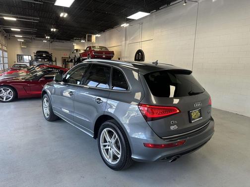 Monsoon Gray Metallic 2015 Audi Q5 3.0T Premium Plus