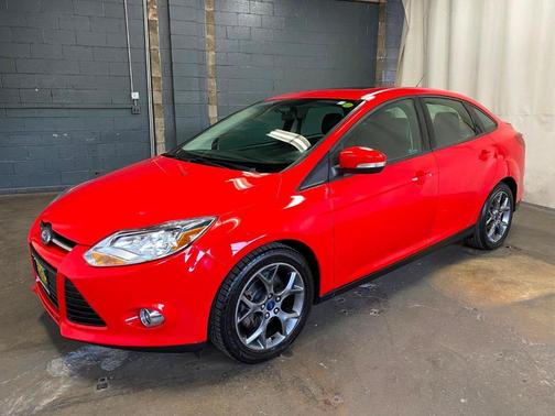 Photo 3 of 31 of 2013 Ford Focus SE