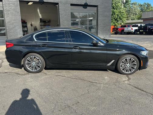 Black Sapphire Metallic 2019 BMW 530 i xDrive