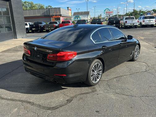 Black Sapphire Metallic 2019 BMW 530 i xDrive
