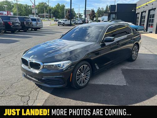 Black Sapphire Metallic 2019 BMW 530 i xDrive