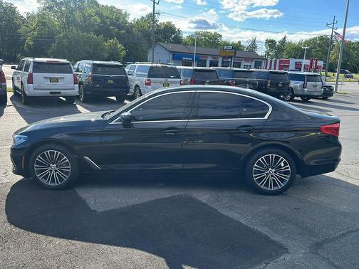 Black Sapphire Metallic 2019 BMW 530 i xDrive